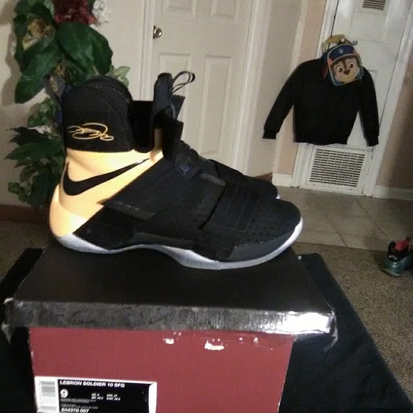Labron Soldier 10 - Picture 3 of 3